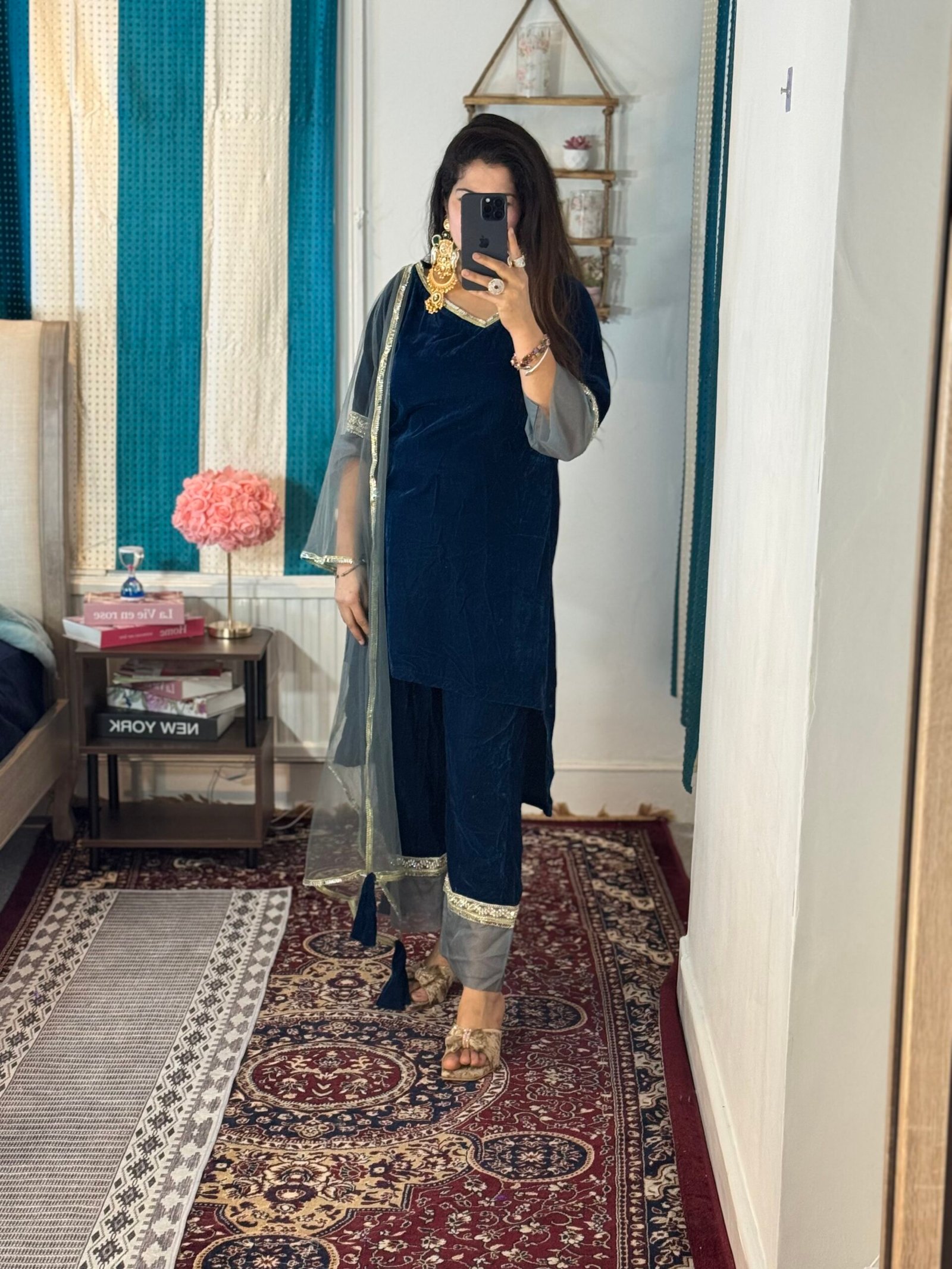 Velvet suit with organza - Image 3