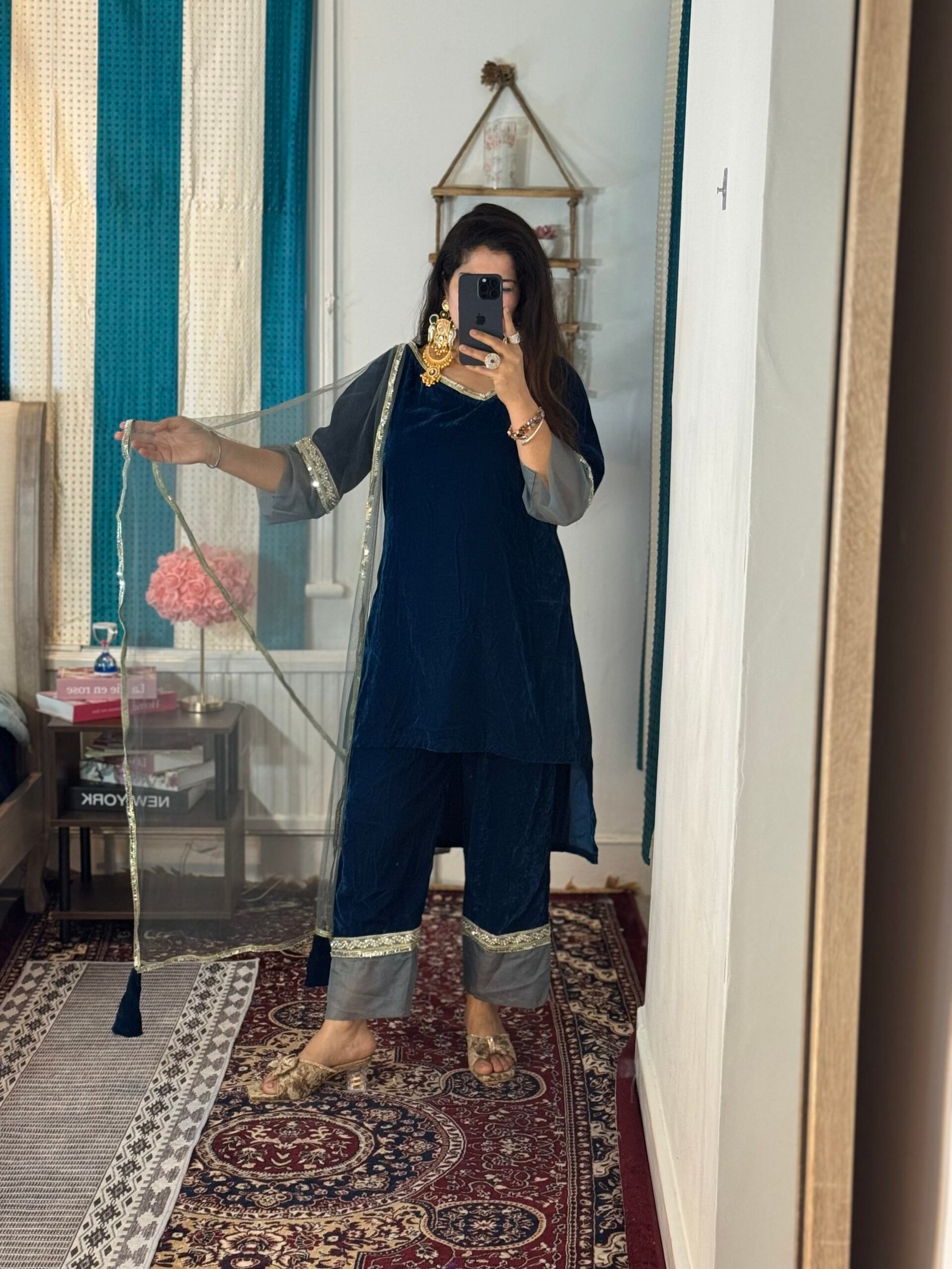 Velvet suit with organza - Image 5