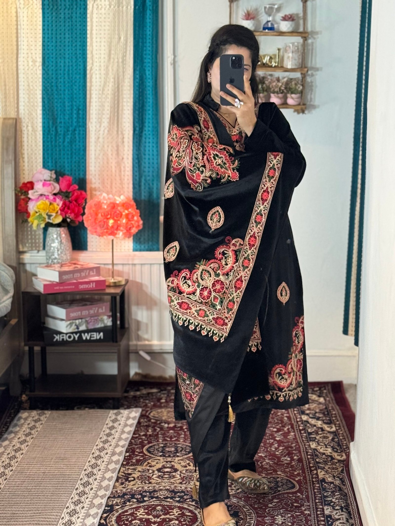 Kashmiri embroidered suit - Image 5