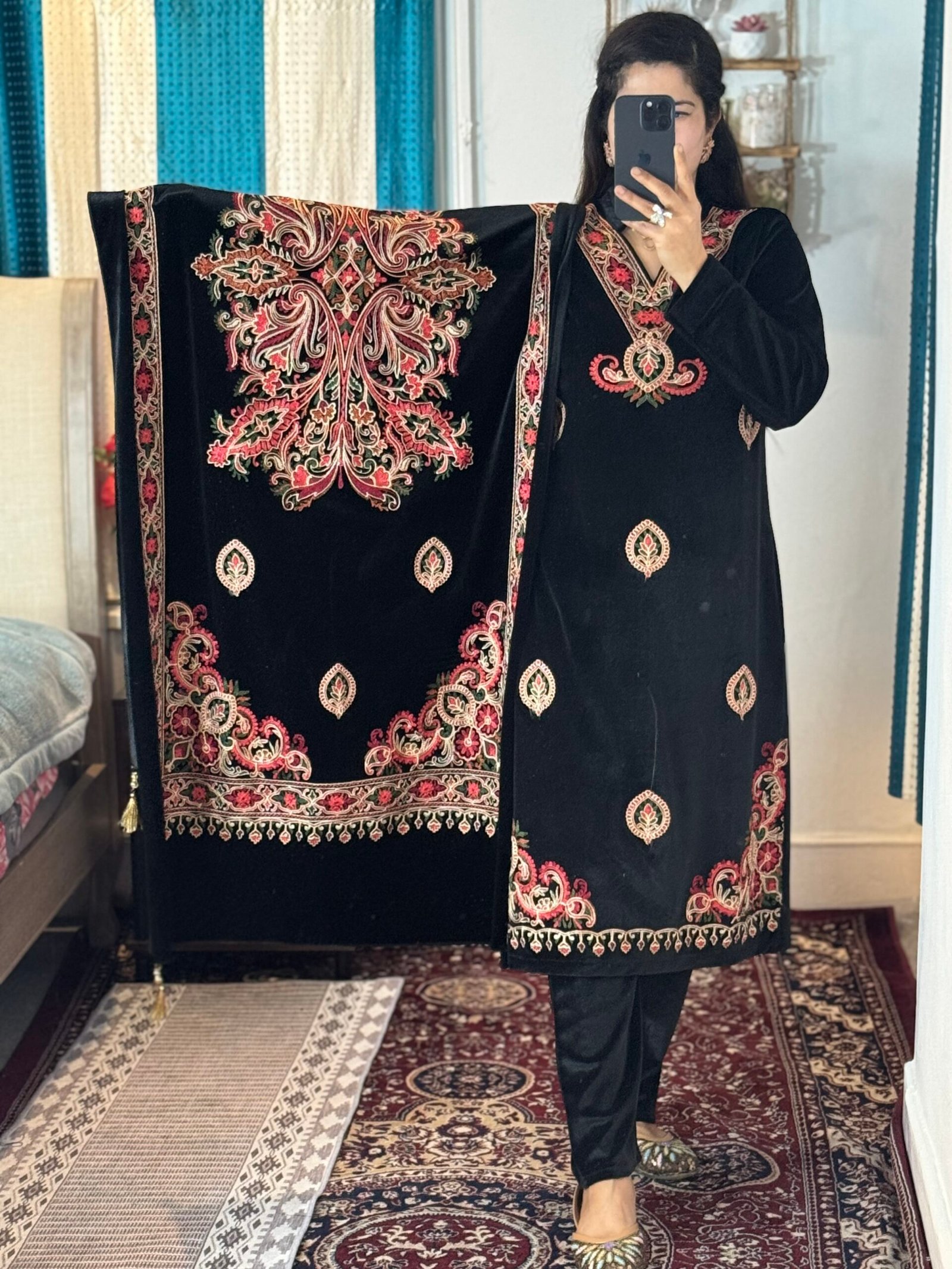 Kashmiri embroidered suit - Image 6